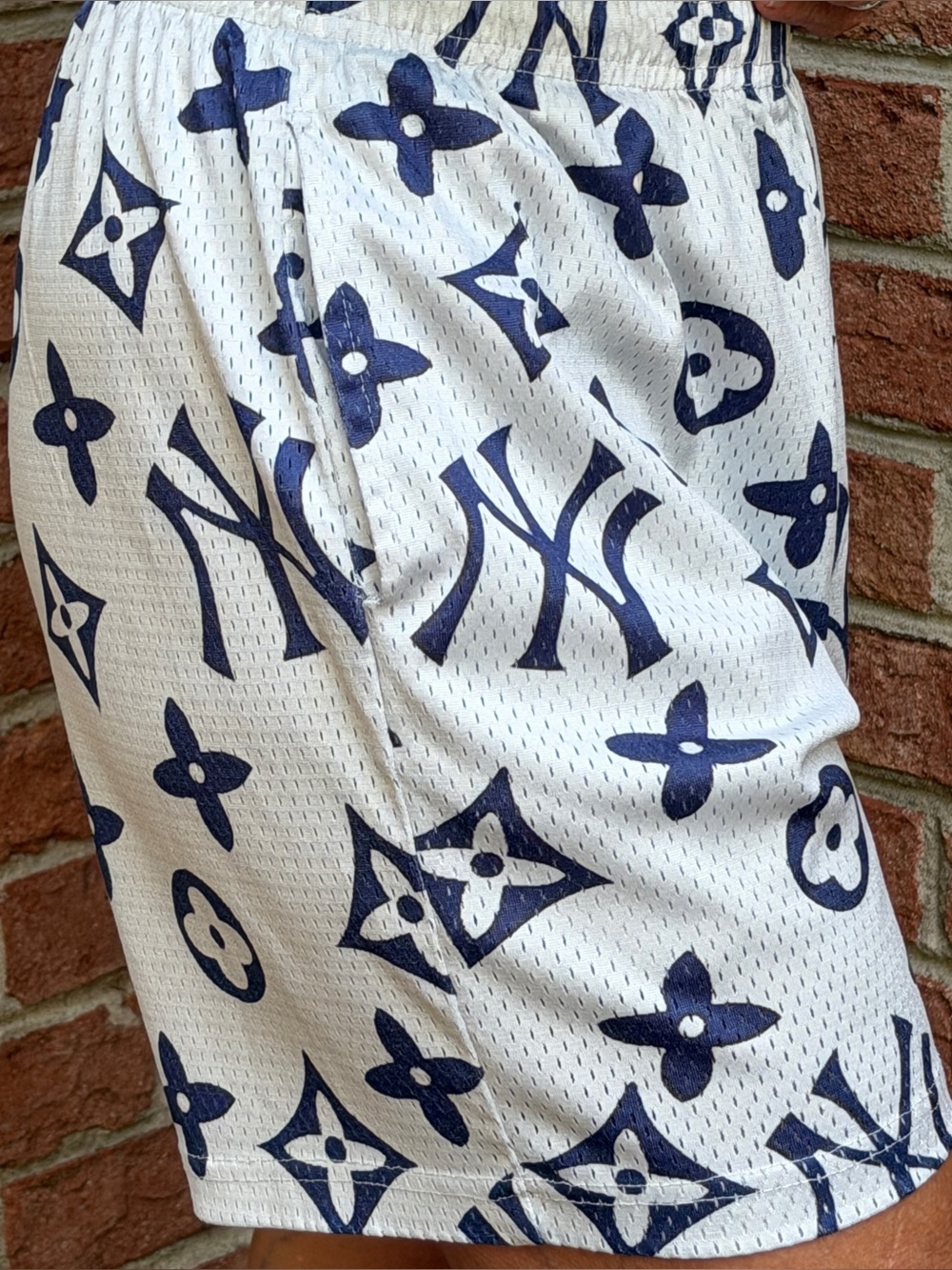 Bravest Studios NY Yankees LV Monogram
Mesh Shorts Light Gray/Navy Size Small